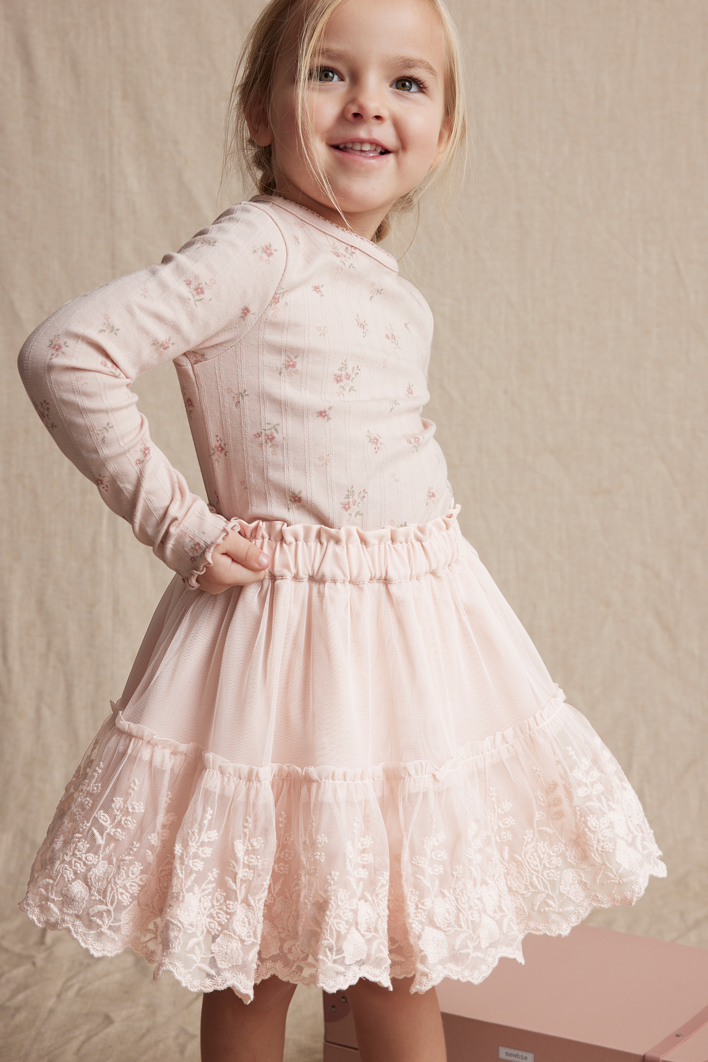 Mesh skirt with embroidery | Light pink | Kids | Newbie