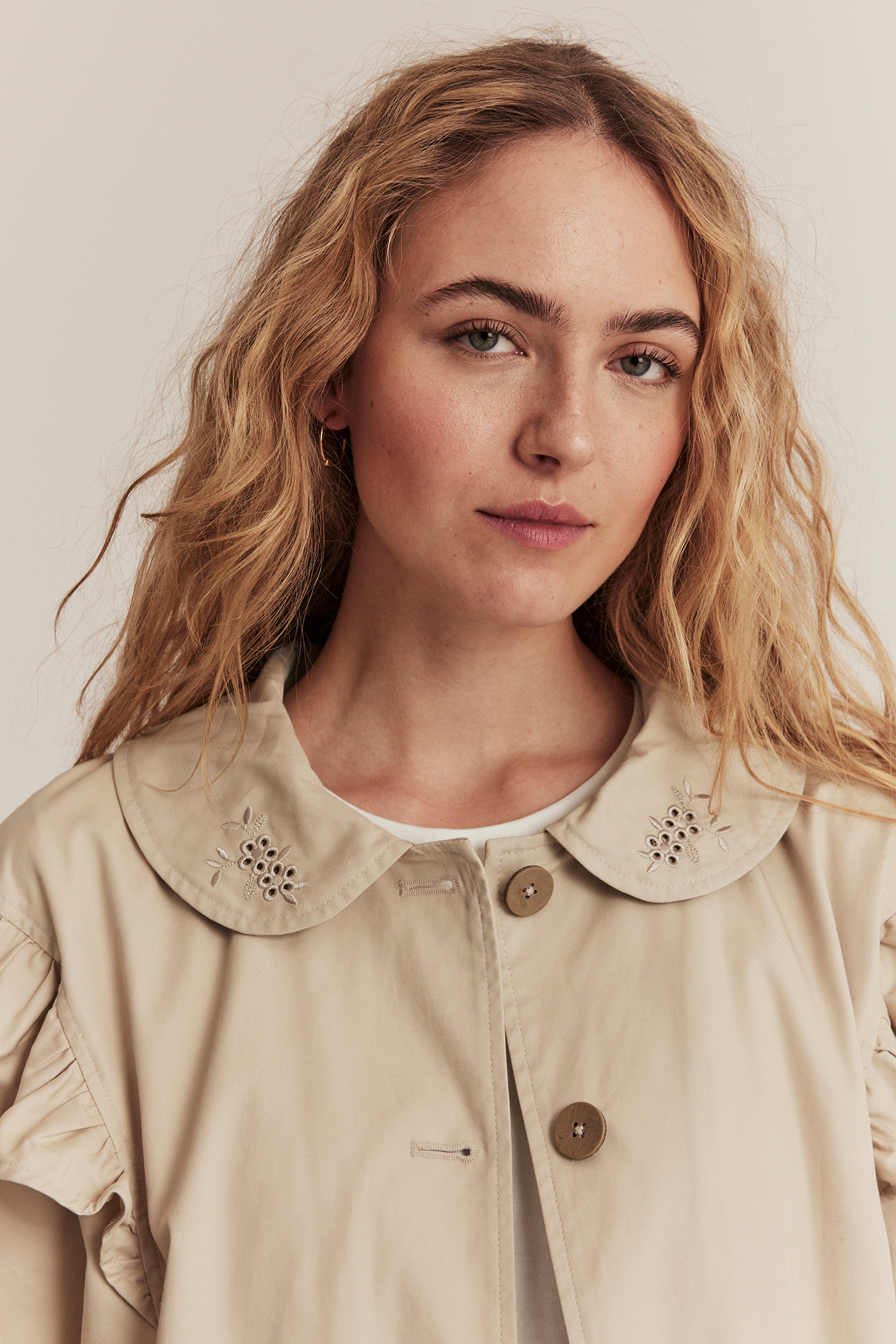 Short trench coat from Newbie Woman | Beige | Kids | Newbie