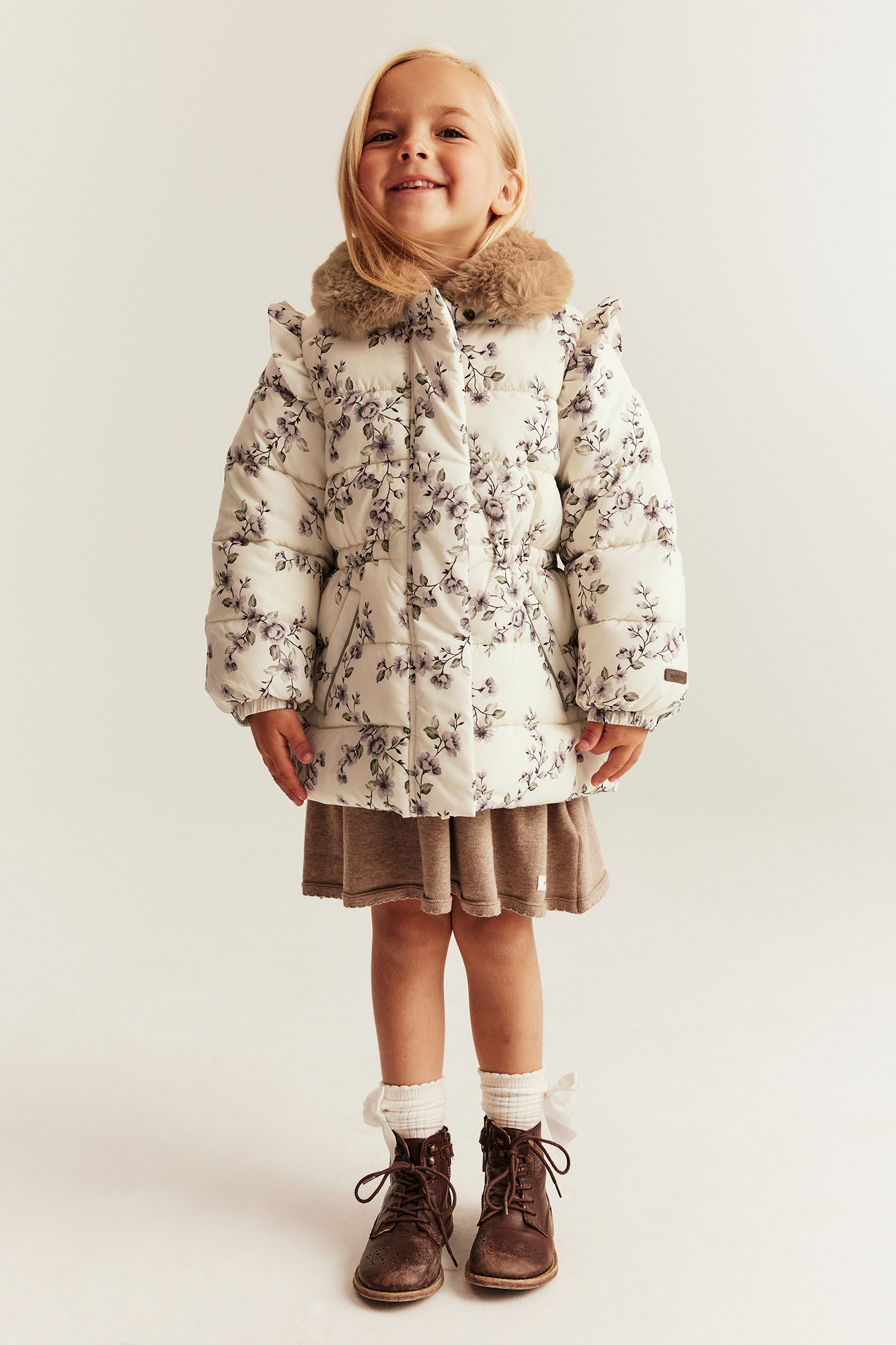 新品未使用　OHGA FLOWER JACKET　ホワイト ♡OHGA♡FLOWER JACKET、ピンク、新品の通販 by sakichiru｜ラクマ