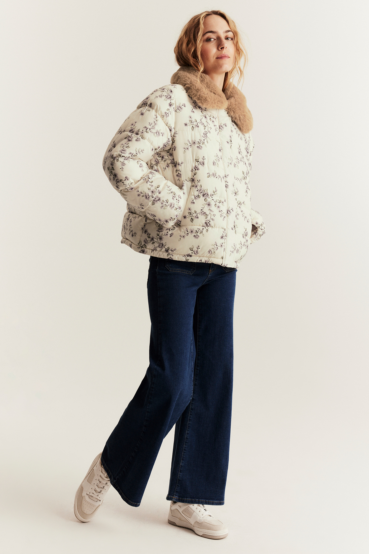 495648_d3.jpg?ref=F153DF2BE6