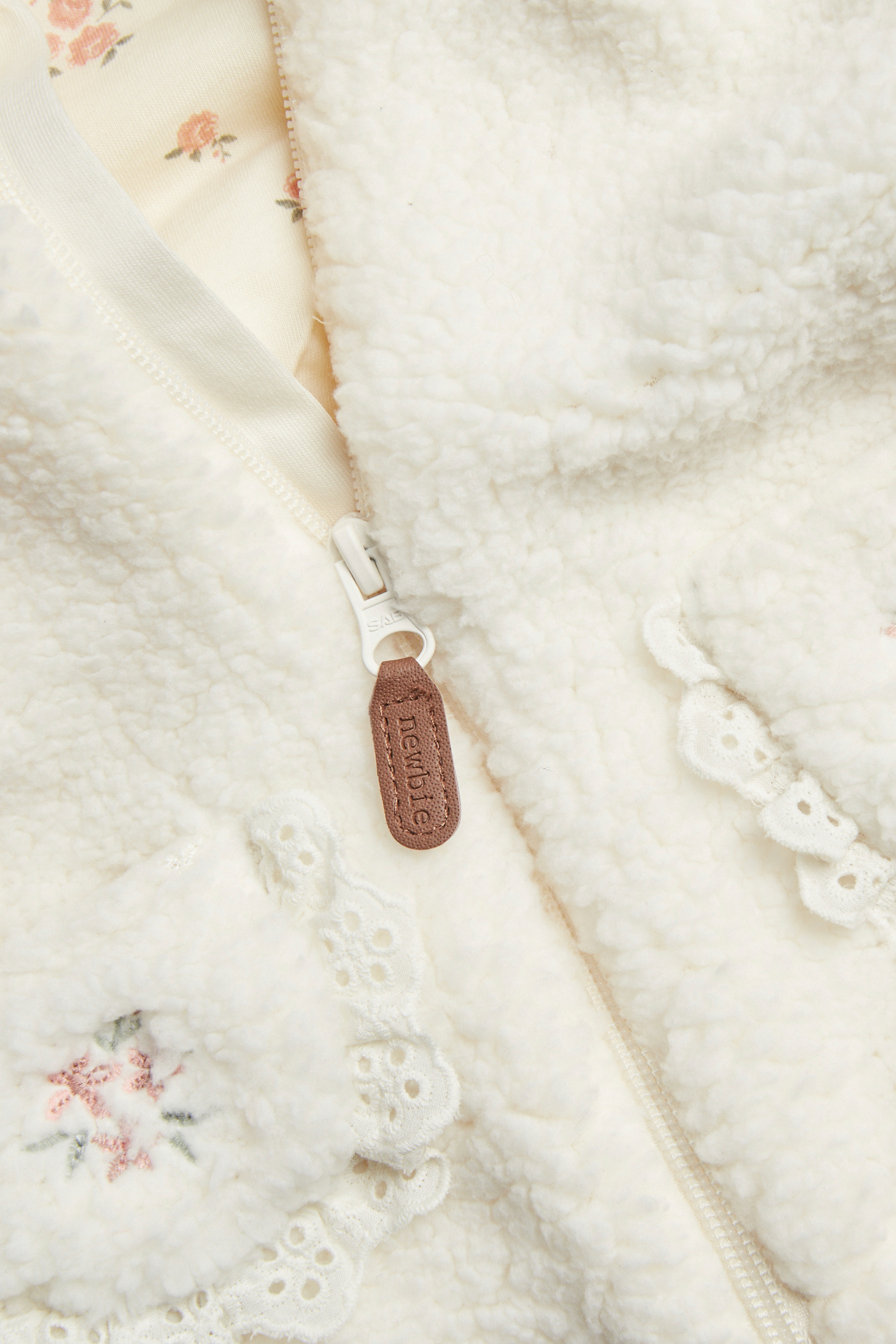 Pile jacket with collar and lace | Off-white | Baby | Newbie