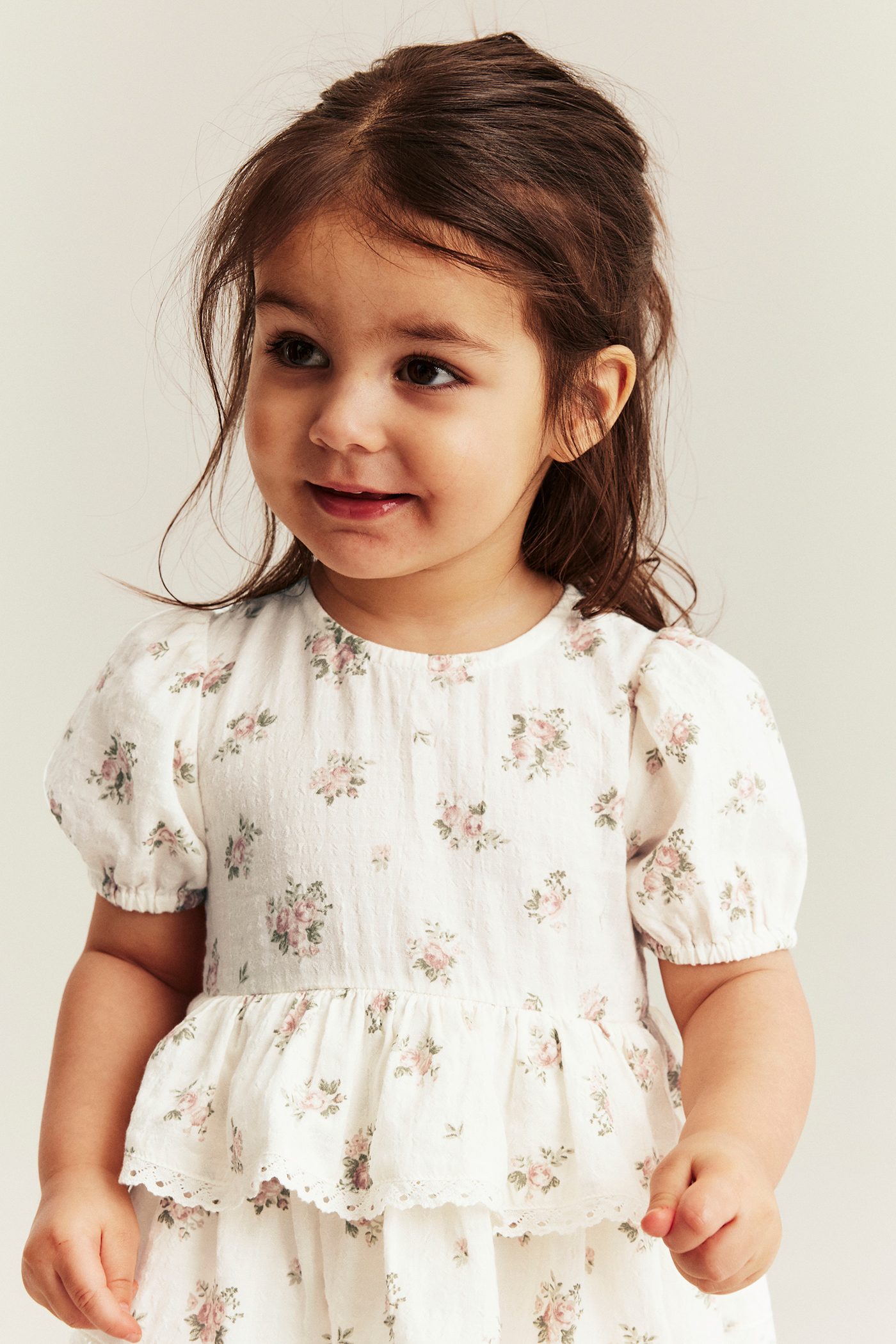 Floral jumpsuit with frill | Off-white | Baby | Newbie