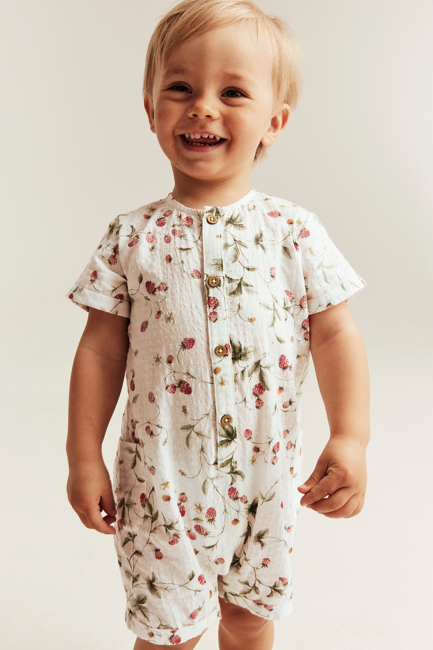Wild strawberry pattern woven romper | Off-white | Baby | Newbie display picture 1