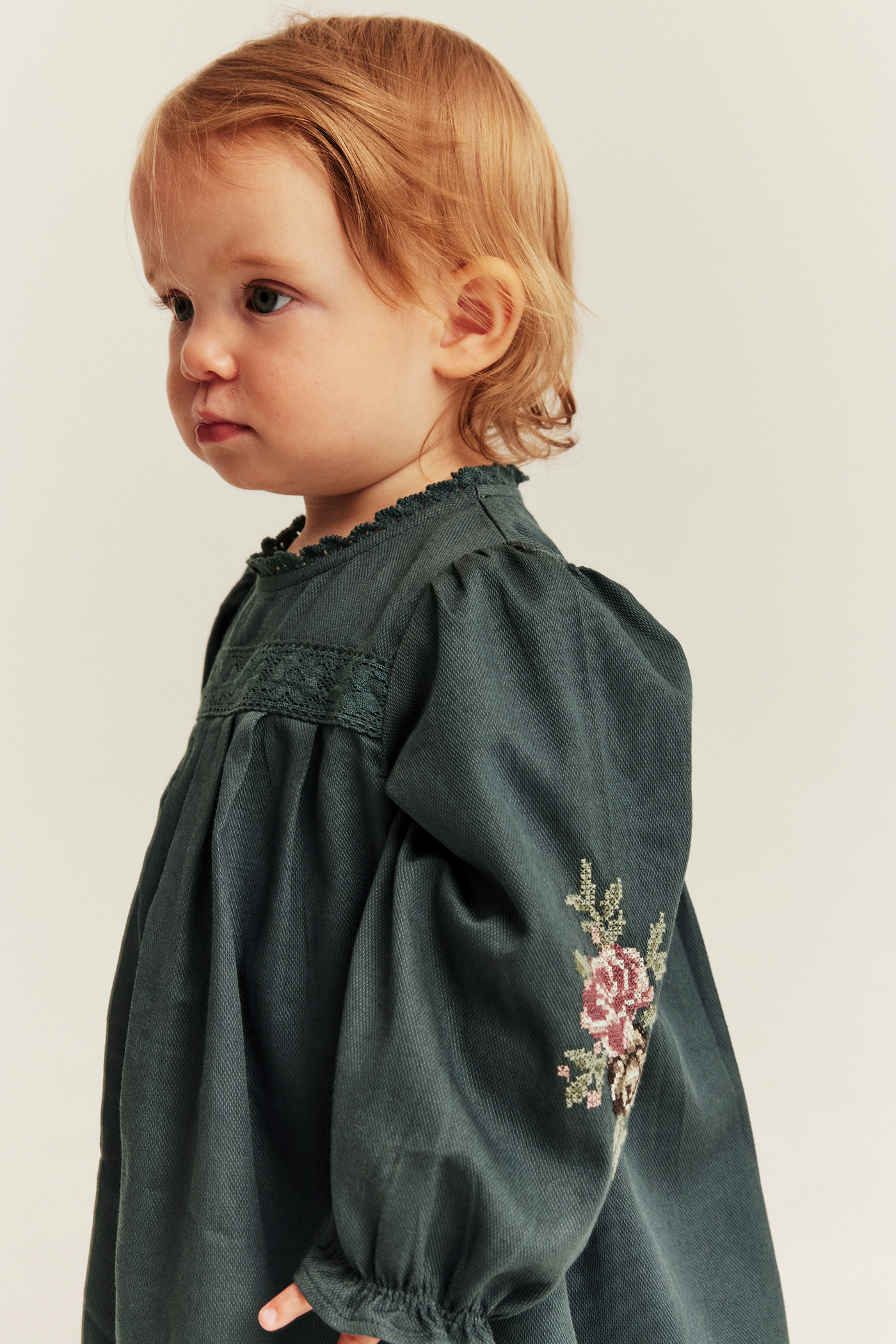 Dress with cross-stitch embroidery | Dark green | Baby | Newbie